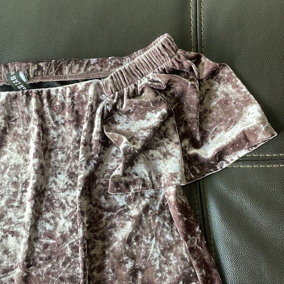 design lab | mauve crushed velvet off the shoulder top - Picture 3 of 4